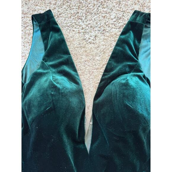 Jenny Yoo Collection, Logan Dress; 12; Green Velvet plunging neckline; Formal - Picture 3 of 12